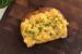 Food blogger Maxine Sharf memperlihatkan cara Michelin-star chef Thomas Keller membuat telur orak-arik. Ia menyajikannya di atas roti. 