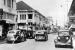 Suasana Jalan Braga di Bandung pada sekitar 1900. Bandung sempat jadi kandidat utama ibu kota Republik Indonesia.
