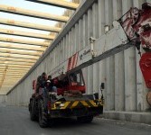 Alat berat melintasi lorong proyek jalan lingkar Nagrek, Jawa Barat, Ahad (21/8). Memasuki H-9, penyelesaian jalan ini baru rampung 80%.