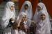 Anak-anak Lebanon membawa lentera saat Ramadhan tiba