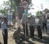 antor Perhubungan (Dishub) Kabupaten Indramayu memasang puluhan rambu lalu lintas penunjuk arah di jalur Pantura dan alternatif. 