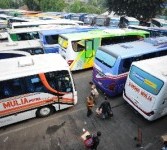Antrean bus di Terminal Lebak Bulus, Jakarta.