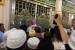 Antrean jamaah melintasi cungkup makam Nabi Muhammad SAW di Masjid Nabawi, Madinah, Arab Saudi. 3 Hal yang Harus Diucapkan Saat Mengunjungi Makam Nabi Muhammad