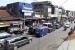 Arus balik dari Sukabumi ke Jakarta mengalami kemacetan di jalan Suryakencana Cibadak Kabupaten Sukabumi Senin (18/6).
