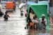 Banjir yang terjadi di Patna, India, membuat banyak orang menderita.