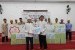 BMH Yogyakarta menyerahkan paket lebaran kepada dai dan guru ngaji.