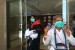 Calon jamaah haji dianjurkan untuk senantiasa mengenakan masker saat berada di ruang terbuka selama di tanah suci. Untuk  mengurangi resiko terkena penyakit menular lewat udara.