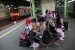   Calon penumpang menunggu keberangkatan kereta api di Stasiun Gambir, Jakarta Pusat, Rabu (31/7).  (Republika/ Yasin Habibi)