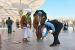  Jamaah Haji Diingatkan Selalu Gunakan Alas Kaki. Foto:  dr Muhammad Mansyur dari PPIH Arab Saudi bidang kesehatan memberikan jamaah haji asal SOC 09 yang kehilangan sandalnya di Masjid Nabawi, Jumat (10/6).