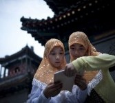 Dua remaja Muslim Cina. (ilustrasi)