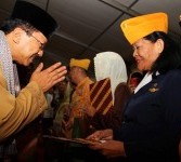 Gubernur DKI Jakarta, Fauzi Bowo (kiri).