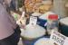 Konsumen memilih beras di pasar (ilustrasi). Pemerintah provinsi Kaltim telah membuka kios Sigap (Siap Jaga Harga dan Pasokan) di Pasar Segiri, Samarinda..