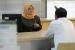 Mandiri Syariah - Petugas melayani transaksi nasabah di kantor layanan Bank Mandiri Syariah, Jakarta, beberapa waktu lalu. 