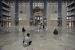 Jamaah beraktivitas usai melaksanakan sholat di dalam Masjid (ilustrasi). Umat Muslim Saat Ini Diminta Jadikan Masjid Tempat Perbaiki Diri