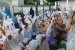 Jamaah tarekat Naqsabandiyah di Kota Mataram, Nusa Tenggara Barat (NTB) melaksanakan shalat idul fitri pada Kamis (14/6).