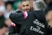 Karim Benzema dipeluk oleh Carlo Ancelotti.