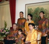 Keluarga Presiden Susilo Bambang Yudhoyono (SBY) berpose di Istana usai acara sungkeman, Rabu (31/8). Usai acara ini digelar open house bagi masyarakat umum.