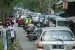 Kemacetan di jalur alternatif dan jalur menuju tempat wisata di Jl Maribaya, Kecamatan Lembang, Kabupaten Bandung Barat, Kamis (7/7). (Republika/Edi Yusuf)