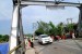   Kendaraan melintas di jembatan darurat Comal, Pemalang, Jawa Tengah, Kamis (24/7). (Republika/Wihdan)