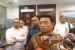 Kepala Staf Kepresidenan (KSP) Moeldoko dan Menteri Tenaga Kerja (Menaker) memberikan keterangan pers mengenai Perpres 20/2018 terkait penyederhanaan izin Tenaga Kerja Asing, di kantor KSP, Selasa (24/4).