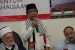 Ketua Harian KNRP Caca Cahayaningrat (tengah) saat bersama mendampingi Imam Masjid Al-Aqsha Syaikh Ikrimah Sabri (kiri) dan Ulama Palestina Abu Ubadah (kanan) di Kantor KNRP, Ragunan, Jakarta Selatan.