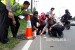 Korlantas Polri bersama dengan Road Accident Rescue Traffic Accident Analysis (RAR TAA) melakukan olah TKP di Jalan Raya Puncak, Turunan Selarong, Cipayung, Megamendung, Kabupaten Bogor, Ahad (23/4). 