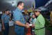 KSAL Laksamana Ade Supandi membagikan bingkisan kepada anak yatim.