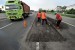  Pekerja sedang memperbaiki jalan tol Jakarta-Merak Km 36, Balaraja Timur, Banten, Senin (7/7).  (Republika/Tahta Aidilla)