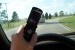 Menggunakan ponsel saat mengemudi sangat berbahaya