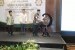 Menteri Agama Lukman Hakim Saifuddin membuka acara Ijtima Ulama Alquran Tingkat Nasional dengan memukul gong di El Hotel Royale Bandung, Senin (8/7) malam.
