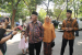 Menteri Pekerjaan Umum dan Perumahan Rakyat, Basuki Hadimuljono bersama keluarga.