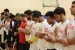 Muslim AS Sholat berjamaah saat berlatih basket