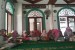 Para guru Sekolah Bosowa Bina Insani melaksanakan tadarus menjelang buka puasa bersama, di Masjid Al-Ikhlas Bosowa Bina Insani, Bogor, Jawa Barat, Jumat (24/6) petang.