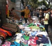 Pedagang pakaian mendapat omzet berkali lipat selama bulan Ramadhan. (ilustrasi)