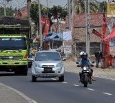 Pemerintah melarang truk angkutan berat melintas di seluruh jalur mudik pada H-4 Idul Fitri 1432 H, kecuali angkutan sembako dan bahan bakar minyak (BBM).