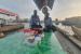 Pengemudi perahu atau abra di perairan Dubai Creek di Uni Emirat Arab saat menunggu waktu berbuka puasa, Jumat (22/4/2022).