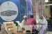Pengunjung mencari informasi perjalanan ibadah umrah, haji dan wisata Muslim pada pameran International Islamic Expo 2016 di Jakarta Convention Center (JCC), Jakarta, Jumat (28/10)