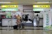 Penumpang Citilink berjalan usai melakukan chek-in di Bandara Halim Perdanakusuma, Jakarta, Ahad (1/6).