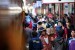   Penumpang kereta api antre masuk ke dalam Kereta Mataremaja di Stasiun Senen, Jakarta, Rabu (15/8). (Edwin Dwi Putranto/Republika)