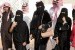 Perempuan Arab Saudi mengenakan abaya