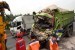 Petugas derek PT Jasa Marga mengevakuasi truk pengangkut pasir di Tol Cikampek-Jakarta Km 40 arah Cikampek, Jumat (12/2). (Republika/Yogi Ardhi)
