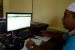 Antrian Jamaah Haji dalam Siskohat Otomatis Mundur. Foto: Petugas Kemenag Ternate menunjukkan Sistem Informasi dan Komputerisasi Haji Terpadu (Siskohat)