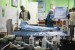 Petugas medis memerika kondisi korban meninggal dunia tertimbun longsor akibat gempa bumi, Tai Sieu Kim (56) asal Malaysia di Puskesmas Bayan, Tanjung, Lombok Utara, NTB, Ahad (17/3/2019). 