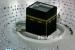  Jamaah melaksanakan sholat subuh pertama bulan suci Ramadhan 1442 H dengan menerapkan protokol kesehatan di Masjidil Haram, Makkah, Selasa (13/4).