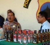 Polrestabes Semarang membongkar jaringan pengedar minuman keras. 