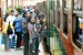 Puncak Arus Mudik Stasiun Senen: Calon penumpang memasuki kereta api Matarmaja Jurusan Malang di Stasiun Senen, Jakarta, Selasa (14/7).