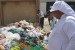 Ratusan botol mineral berisikan zamzam tersisir dari koper jamaah haji dan akan dibuang percuma