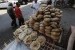 Berkah Ramadhan Bagi Muslimah Pedagang Roti di Mesir. Foto: Roti menjadi makanan pokok di Mesir. Subsidi pangan memprioritaskan bagi 70 persen warga yang berpenghasilan menengah ke bawah