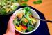 Salad sayur dan buah (ilustrasi). 5 Tips Sehat Agar Tetap Disiplin Menjaga Pola Makan
