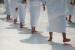 Arab Saudi Pantau Jamaah Haji Saat Isolasi Mandiri di Rumah. Sebuah foto selebaran yang disediakan oleh Kementerian Media Saudi menunjukkan para peziarah berdoa selama Tawaf Al-Ifadah selama ritual simbolis 